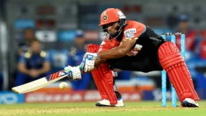Read more about the article Three IPL teams, represented by MS Dhoni, Virat Kohli, and Gautam Gambhir, are in fierce competition to secure the signing of Sarfaraz Khan for the upcoming IPL season